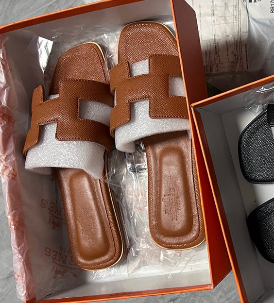 Herm3s slides tan