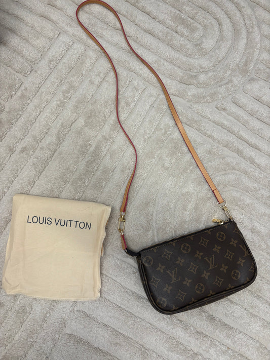 ( in stock ) no box Louie crossbody