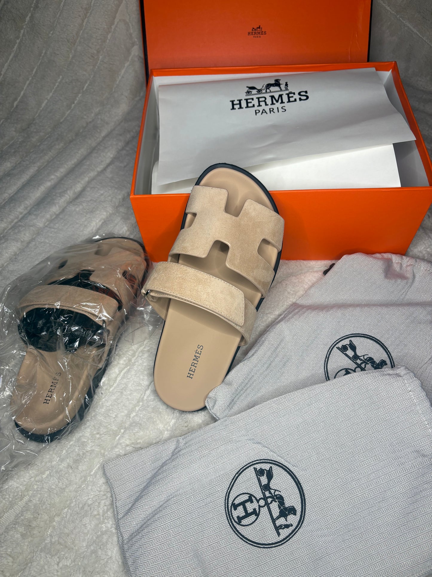 ( in stock ) size 5 H3rm3s slider suede tan